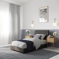 Yanis Upholstered Bed With USB - Room & Joy -Modern Living Sales GUEST abc33062 618f 4faf 8345 322edc2b568e